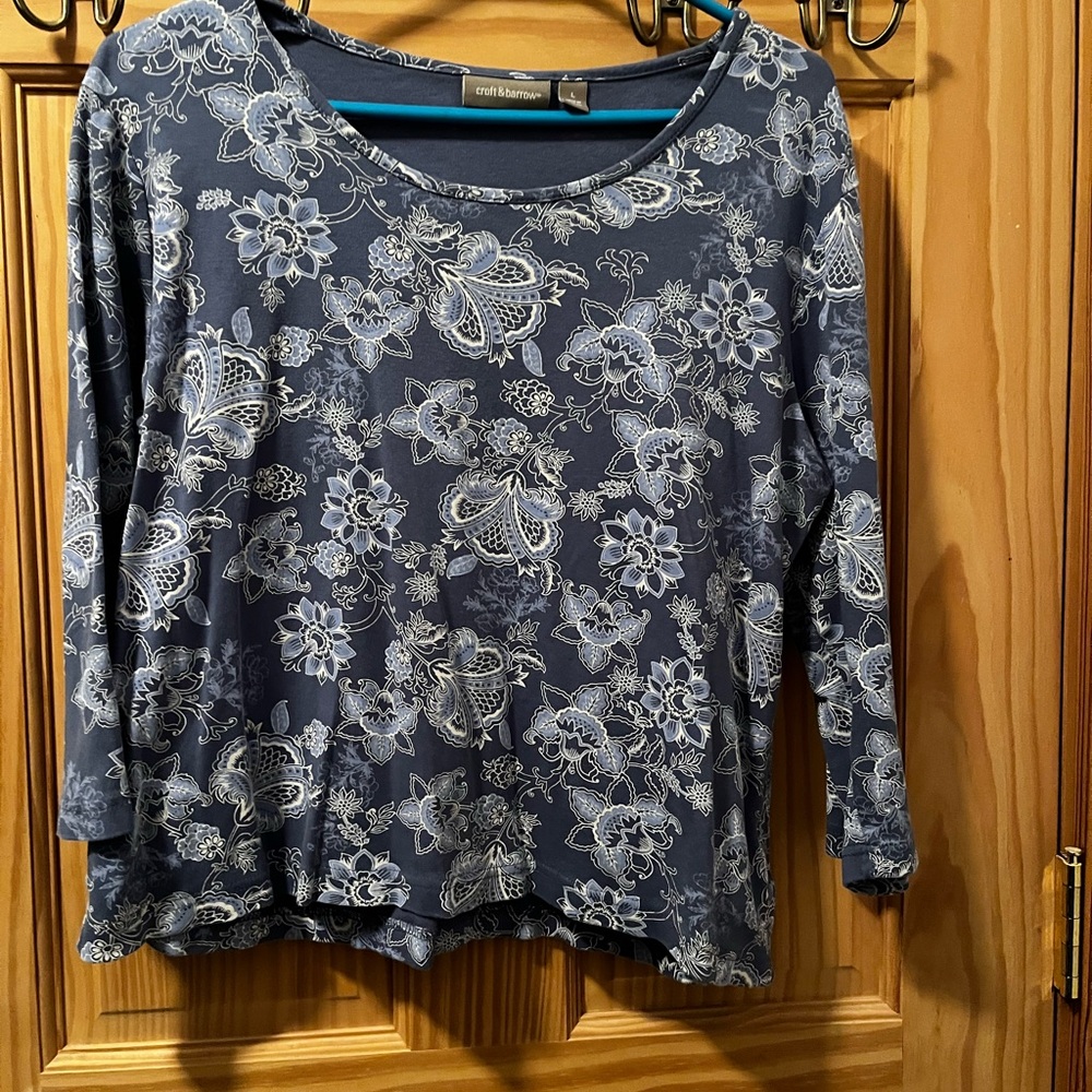 Women’s croft and borrow large shirt